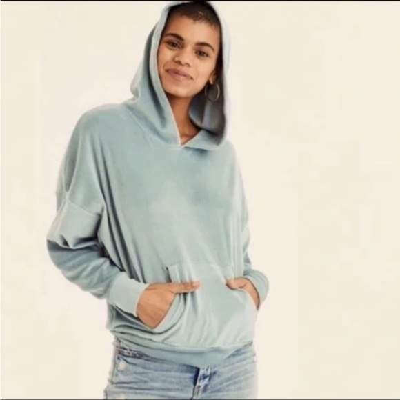 American Eagle Outfitters Sweaters - American Eagle Cozy Ever Arter Velour Hooded Sweatshirt S